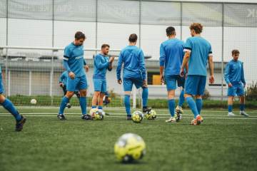 博主：马宁为何被FIFA放弃？若梅西对他说放尊重点，必然直红下场（配图示意）